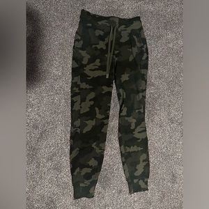 Lululemon Ready to Rulu Classic-Fit High-Rise Jogger *Full Length Size 4